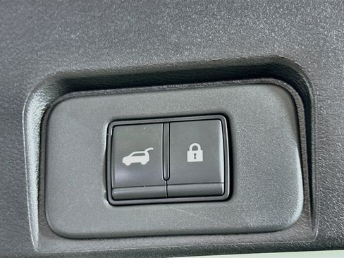Used 2025 Nissan Rogue SV FWD image 28