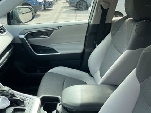 Used 2019 Toyota RAV4 XLE image 9