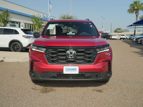 Used 2025 Honda Pilot Sport image 2