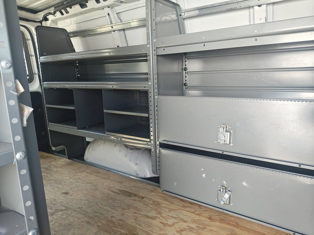 Used 2017 Chevrolet Express 2500 RWD image 4