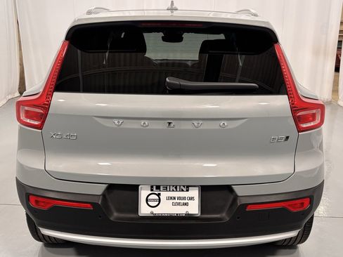 Certified 2025 Volvo XC40 B5 Plus image 7