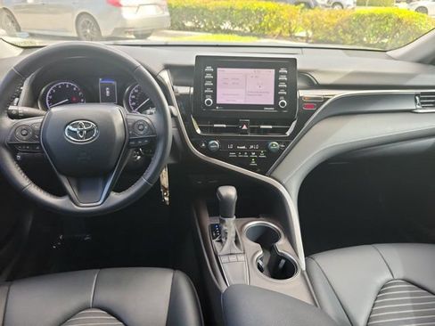 Used 2022 Toyota Camry SE FWD image 16