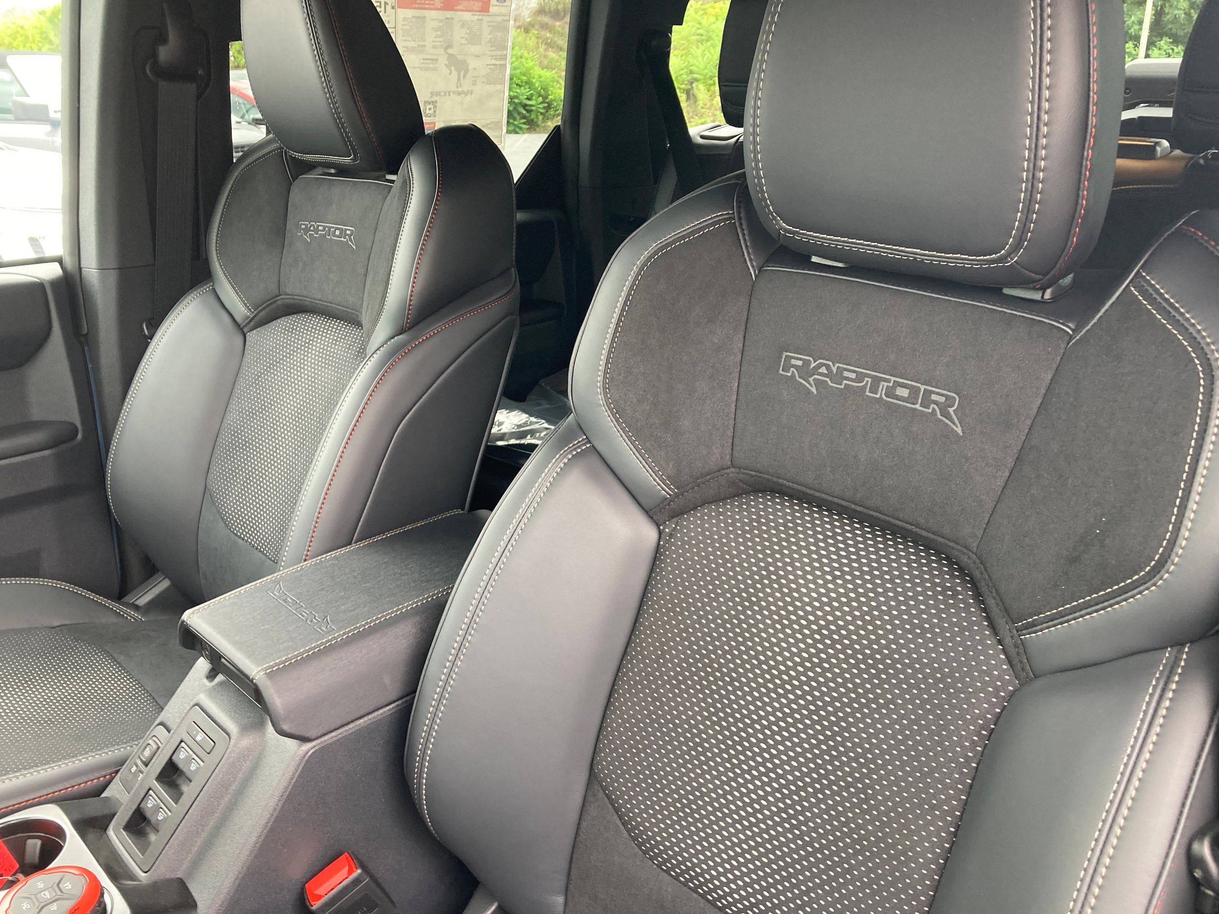 New 2025 Ford Bronco Raptor w/ Interior Carbon Fiber Pack AWD/4WD image 9