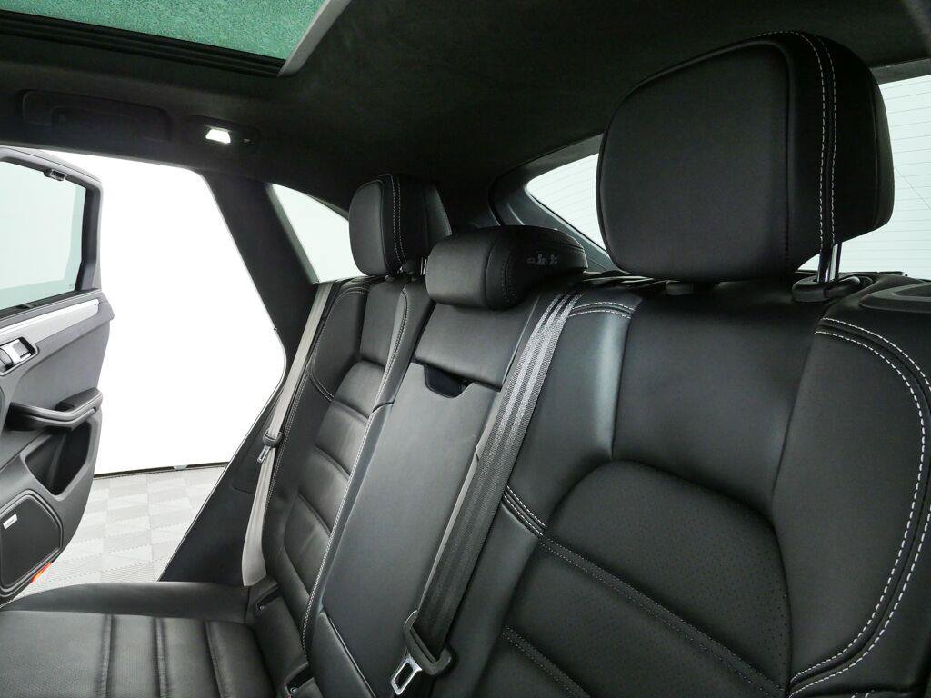Certified 2026 Porsche Macan GTS AWD/4WD image 24