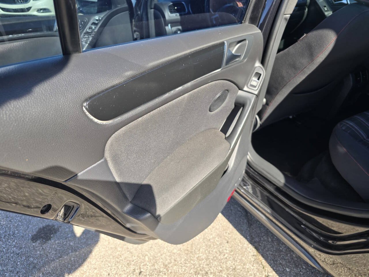 Used 2013 Volkswagen Golf 4-Door FWD image 21
