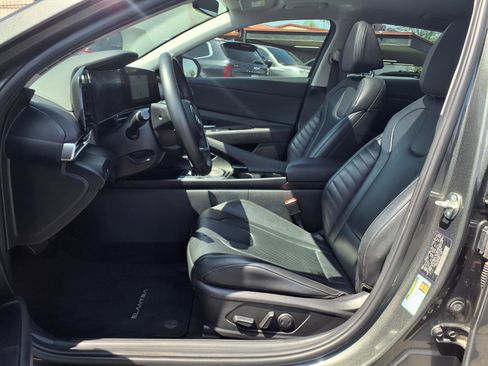 Used 2024 Hyundai Elantra Limited FWD image 12