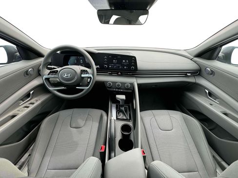 New 2025 Hyundai Elantra SE image 13