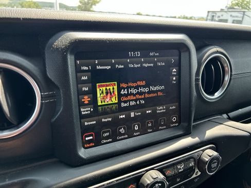 Used 2021 Jeep Wrangler Unlimited Sahara w/ Dual Top Group AWD/4WD image 27