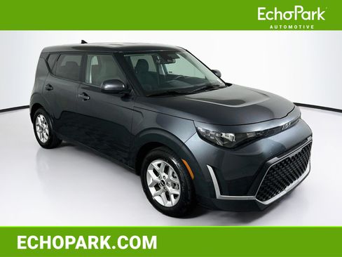 Used 2025 Kia Soul LX w/ LX Technology Package FWD image 1