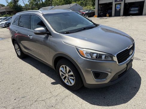 Used 2016 Kia Sorento FWD image 5