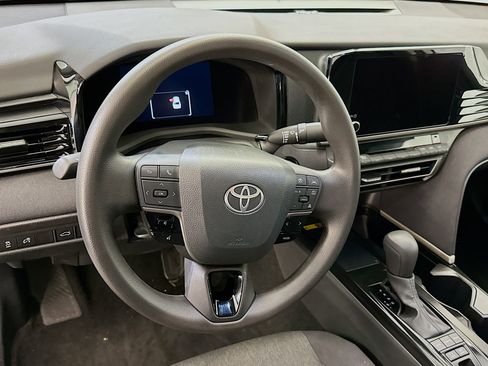 Used 2025 Toyota Camry LE image 18
