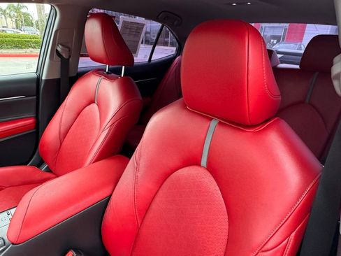 Used 2018 Toyota Camry XSE image 13