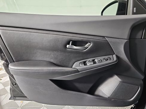 Certified 2021 Nissan Sentra SV FWD image 25