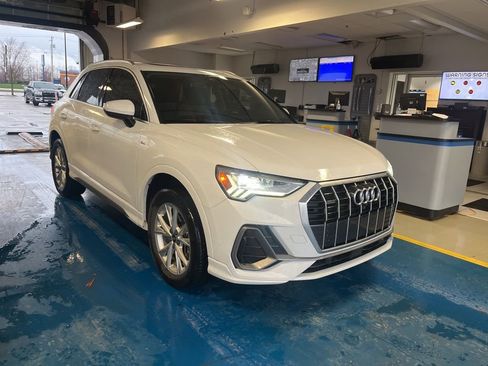 Used 2022 Audi Q3 2.0T Premium Plus image 2