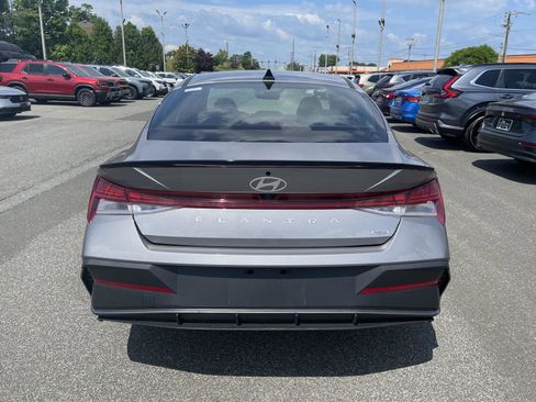 Used 2025 Hyundai Elantra SEL FWD image 20