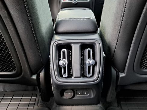 Used 2022 Volvo XC40 T5 R-Design w/ Advanced Package image 26