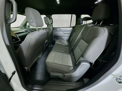 Used 2025 GMC Acadia Elevation image 28