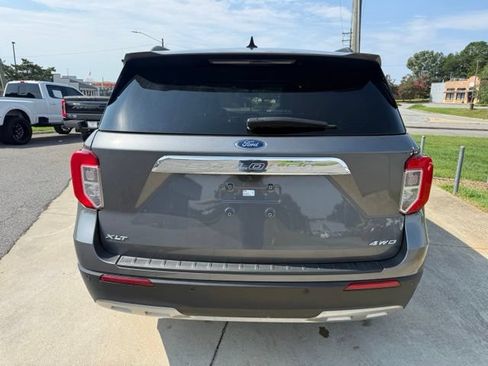 Used 2023 Ford Explorer XLT w/ Equipment Group 202A AWD/4WD image 9