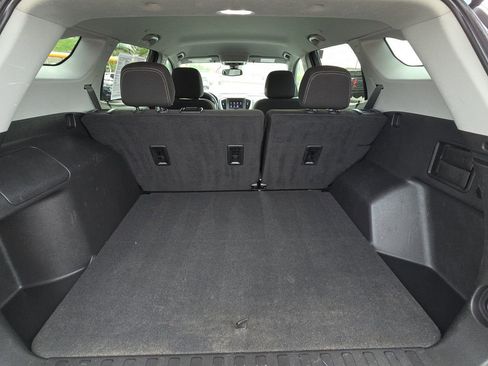 Used 2024 GMC Terrain SLE image 32