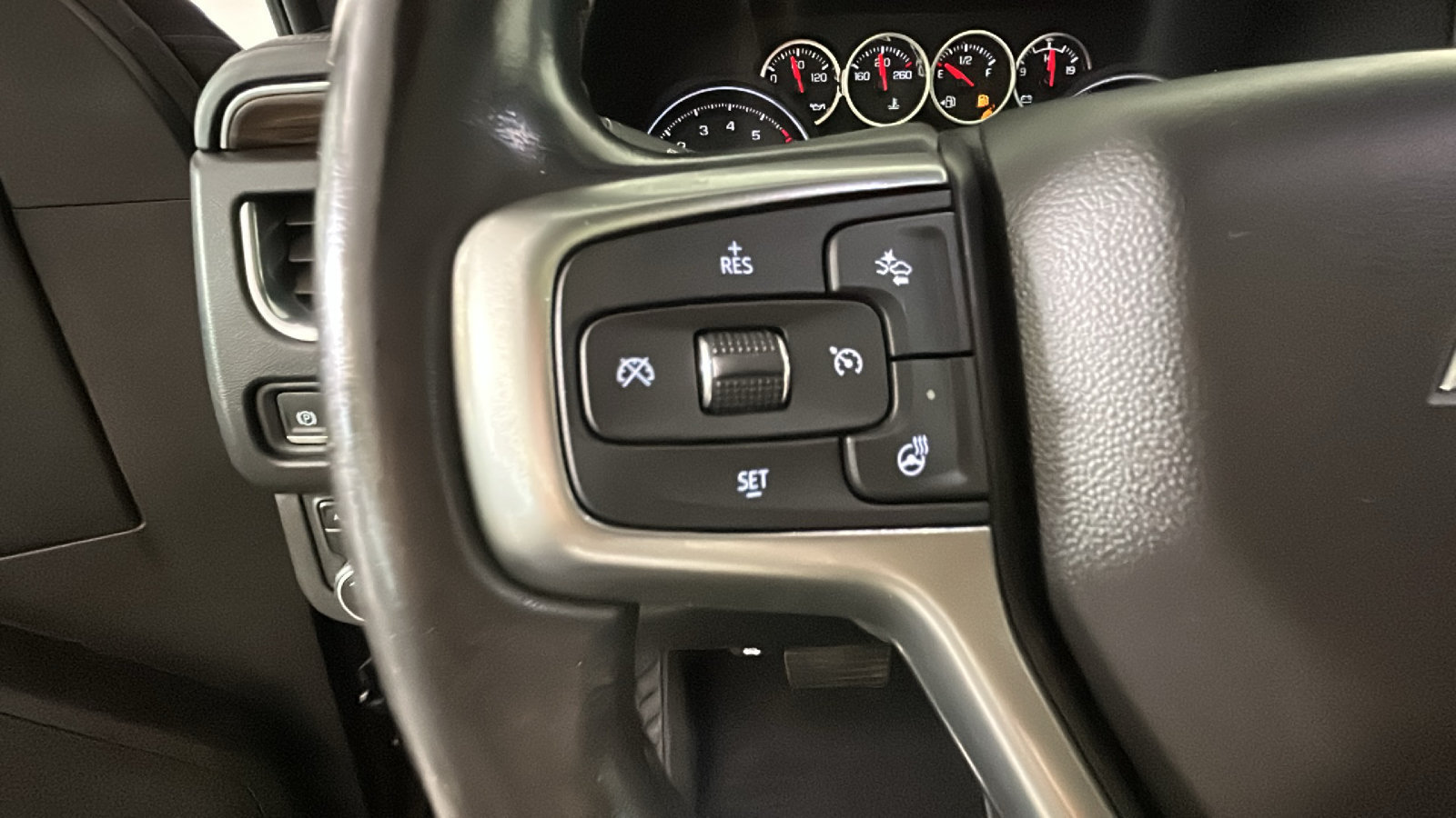 Used 2021 Chevrolet Tahoe Z71 w/ Z71 Signature Package AWD/4WD image 19