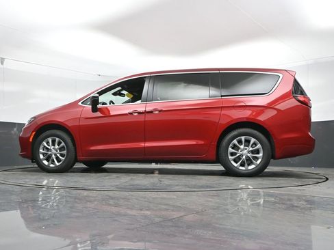 New 2026 Chrysler Pacifica Select AWD/4WD image 43