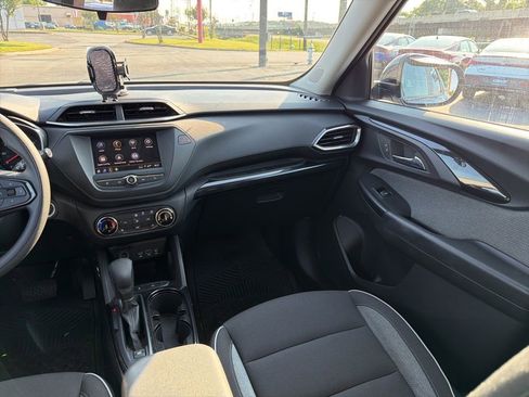 Used 2023 Chevrolet TrailBlazer LT FWD image 14