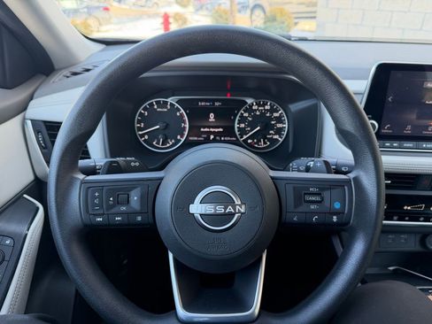 Used 2024 Nissan Rogue SV image 17