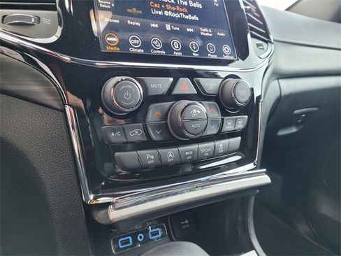 Used 2021 Jeep Grand Cherokee Laredo X image 20