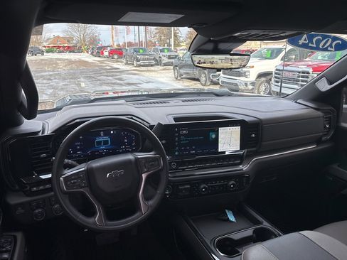 Used 2024 Chevrolet Silverado 2500 ZR2 w/ Technology Package image 13