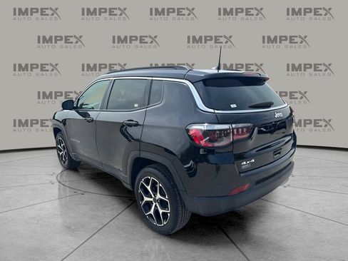 Used 2025 Jeep Compass Limited AWD/4WD image 2