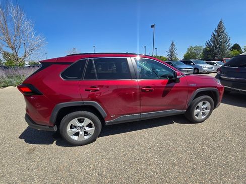 Used 2019 Toyota RAV4 XLE AWD/4WD image 17