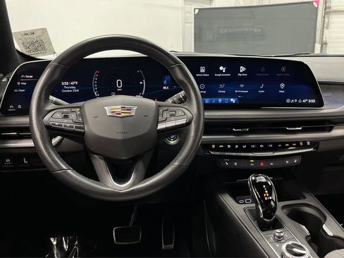 Used 2024 Cadillac XT4 Sport image 5