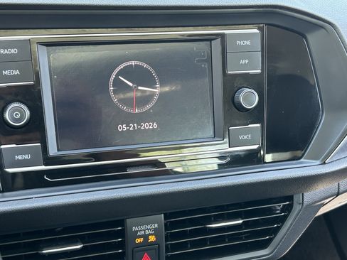 Used 2024 Volkswagen Jetta SE w/ Panoramic Sunroof Package FWD image 21