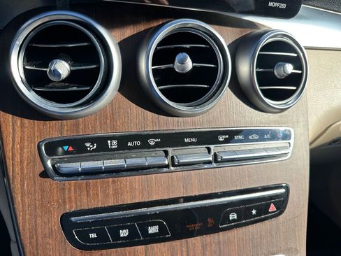 Used 2021 Mercedes-Benz GLC 300 4MATIC w/ Premium Package image 20