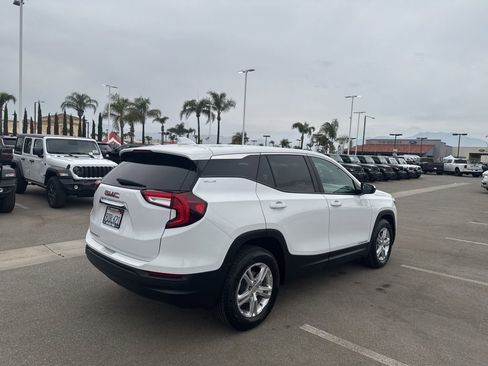 Used 2022 GMC Terrain SLE FWD image 8
