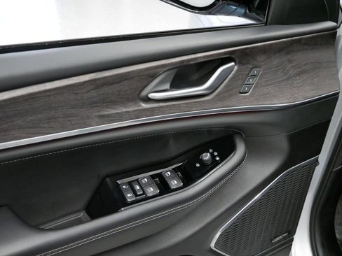 Certified 2024 Jeep Grand Cherokee L Overland w/ Trailer Tow Package image 8