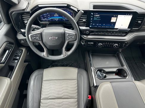 Used 2024 Chevrolet Silverado 2500 ZR2 w/ Technology Package image 24