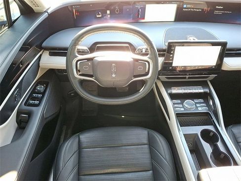 Certified 2024 Lincoln Nautilus Reserve image 11