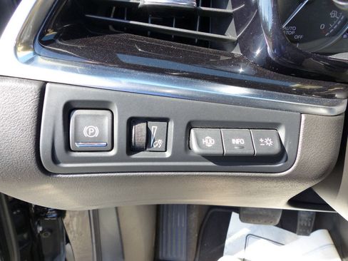 Used 2023 Cadillac XT6 Premium Luxury w/ Technology Package AWD/4WD image 25
