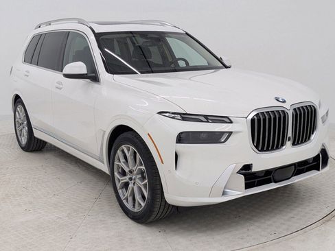 Used 2025 BMW X7 xDrive40i w/ Premium Package image 19