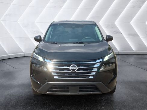 Used 2024 Nissan Rogue S AWD/4WD image 2