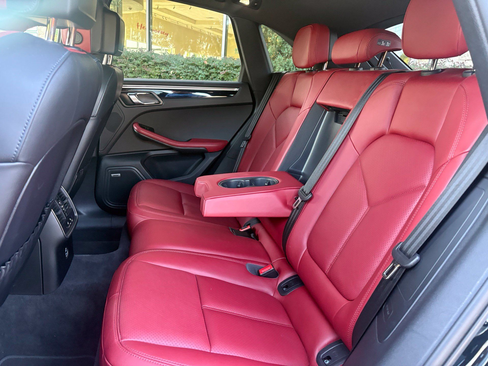 Used 2023 Porsche Macan AWD/4WD image 7
