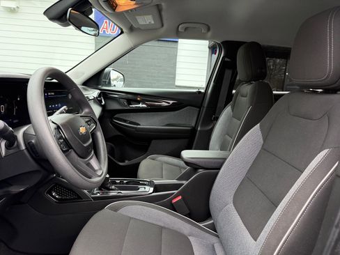 Used 2025 Chevrolet TrailBlazer LS w/ LS Convenience Package AWD/4WD image 15