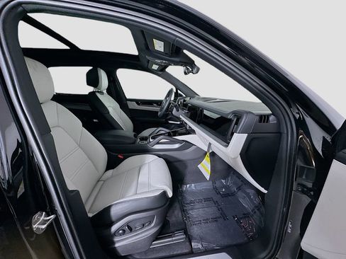 New 2026 Porsche Cayenne AWD/4WD image 31
