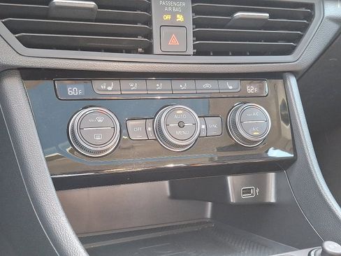 Used 2020 Volkswagen Jetta SEL FWD image 18