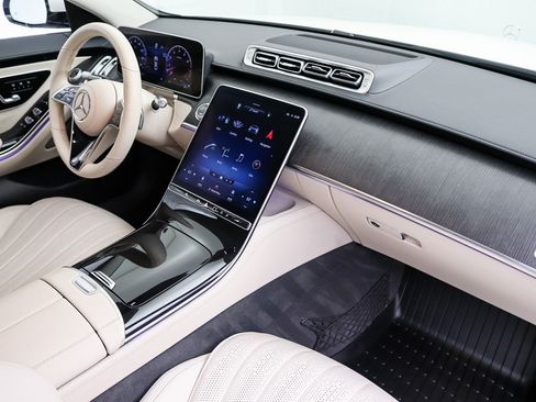 Used 2022 Mercedes-Benz S 500 4MATIC w/ AMG Line Package image 22