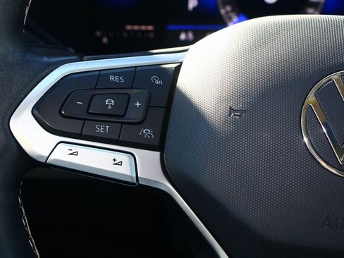 Used 2023 Volkswagen Taos SE image 16