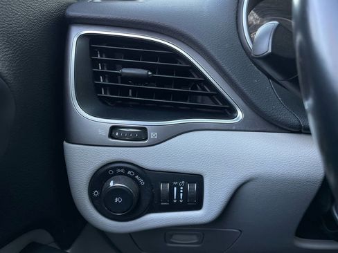 Used 2021 Jeep Cherokee Latitude Plus image 14