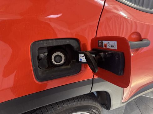 Used 2018 Jeep Renegade Sport w/ Power & Air Group image 16