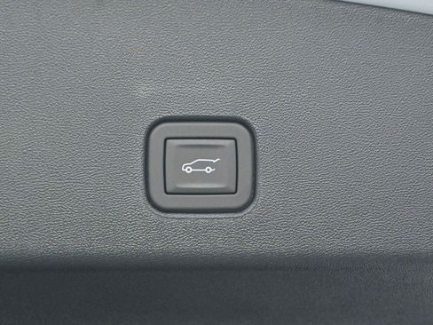 Certified 2025 Cadillac Optiq Sport 1 AWD/4WD image 10
